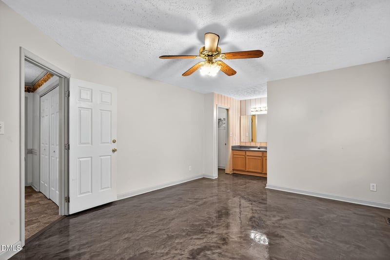 8736 Grouse Run Ln, Fayetteville, NC 28314