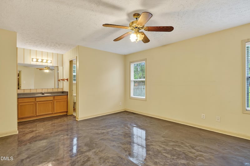 8736 Grouse Run Ln, Fayetteville, NC 28314