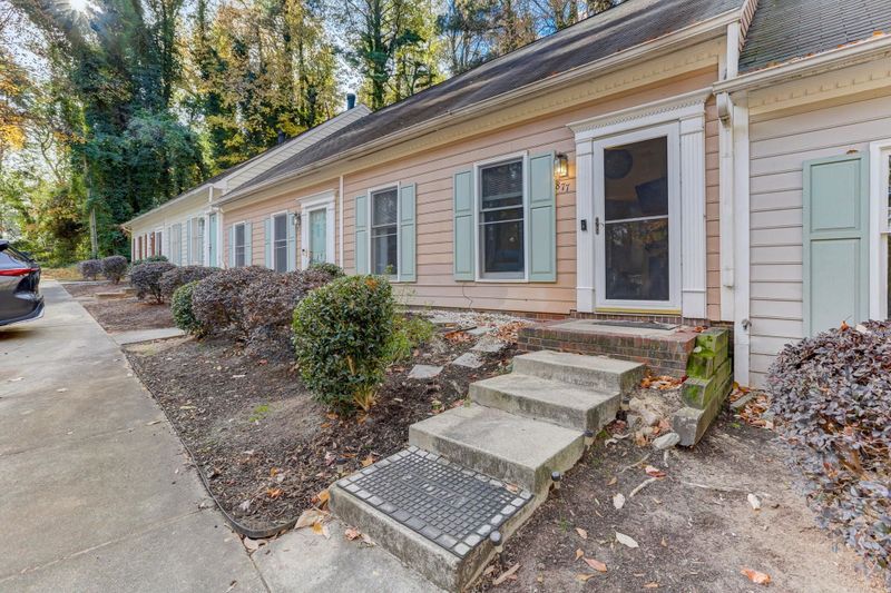 877 Dalewood Dr, Raleigh, NC 27610