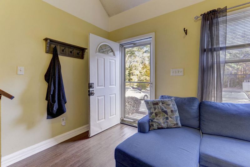 877 Dalewood Dr, Raleigh, NC 27610