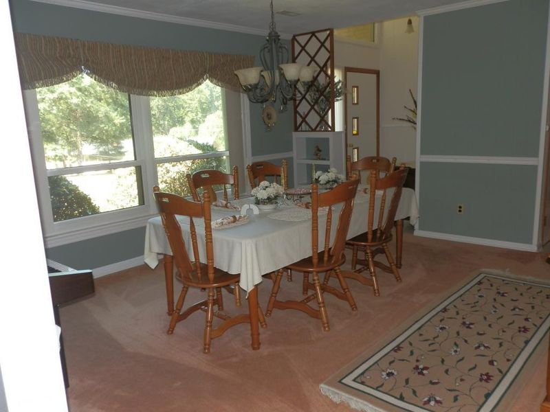 879 Woodleigh Avanue, Burlington, NC 27217