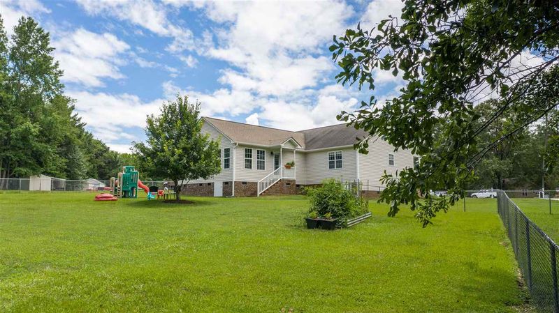 88 Chickadee Ct, Willow Springs, NC 27592