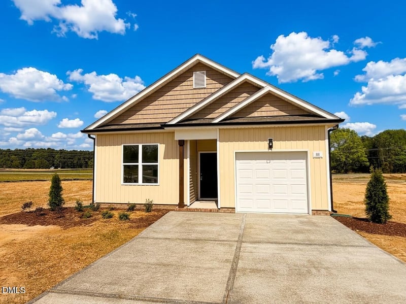 88 Coulter Ct, Selma, NC 27576