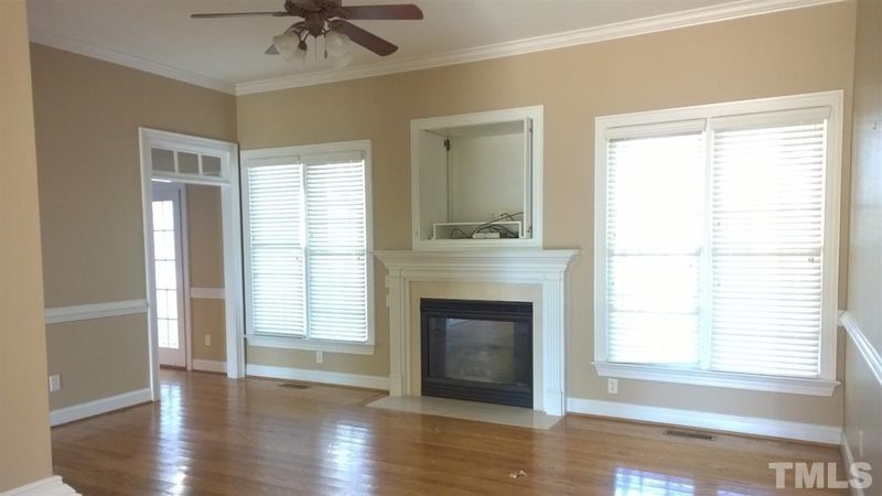 881 Carlton St, Clayton, NC 27520