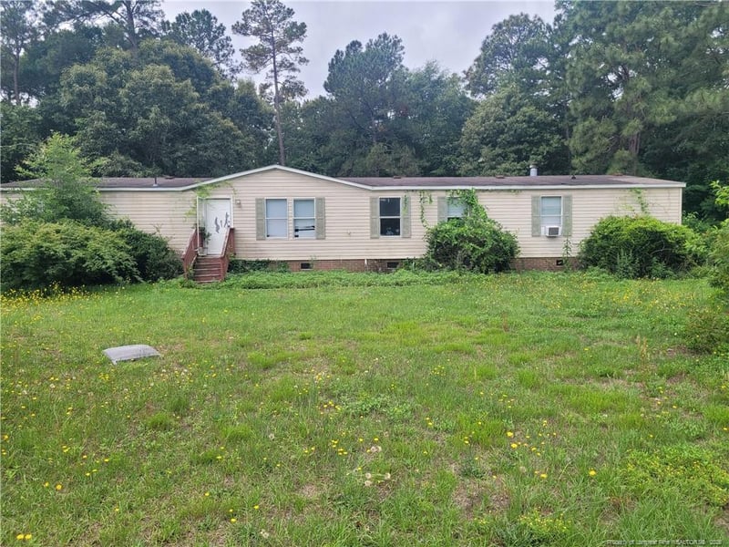 881 Precision Ct, Hope Mills, NC 28348
