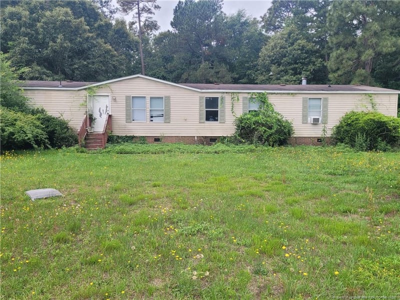 881 Precision Ct, Hope Mills, NC 28348
