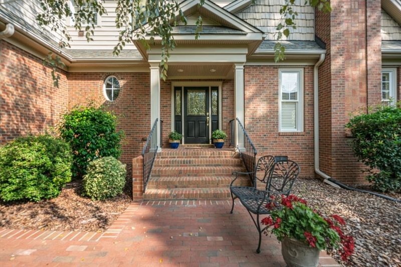 8810 Leeshire Ln, Raleigh, NC 27615