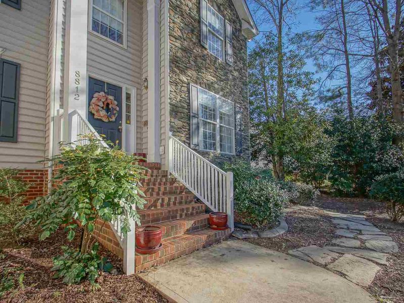 8812 Blakehurst Dr, Raleigh, NC 27617