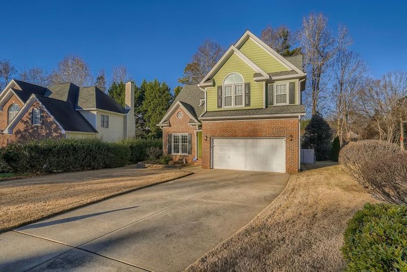 8813 Bluff Pointe Ct, Raleigh, NC 27615