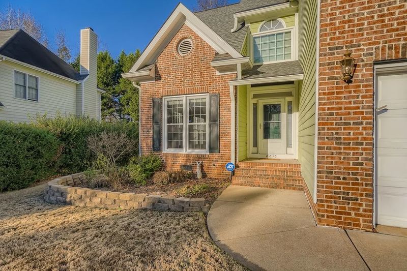 8813 Bluff Pointe Ct, Raleigh, NC 27615