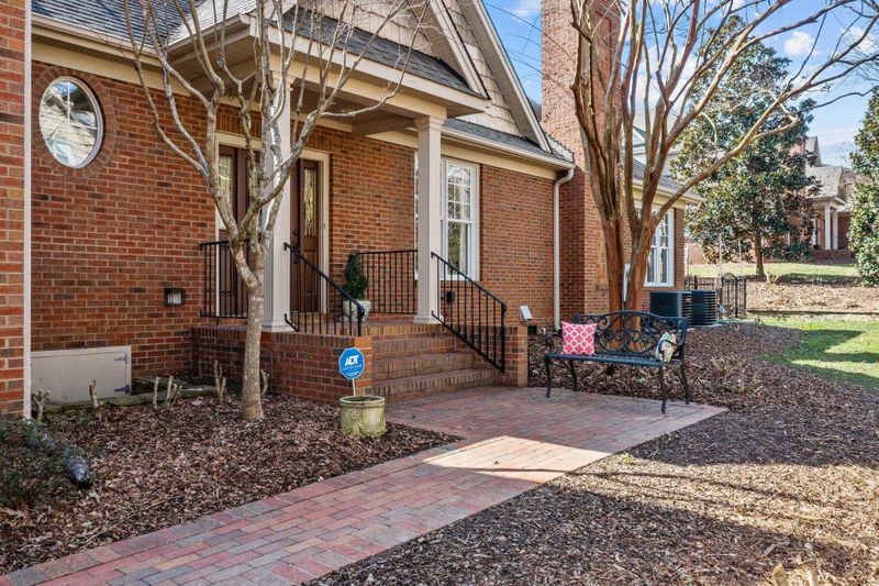 8815 Leeshire Ln, Raleigh, NC 27615