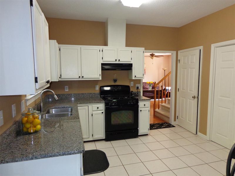8820 Kirkstall Ct, Raleigh, NC 27615