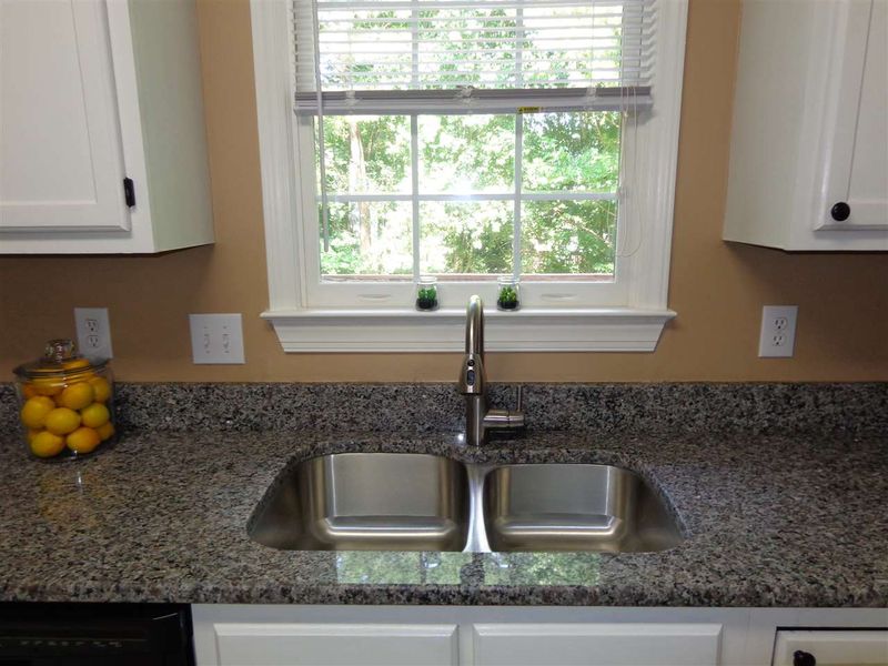 8820 Kirkstall Ct, Raleigh, NC 27615
