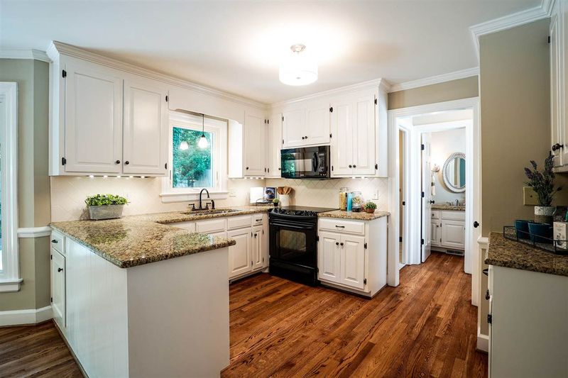 8825 Colesbury Dr, Raleigh, NC 27615