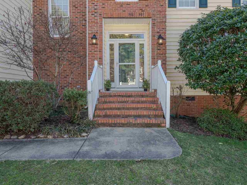 8829 Miranda Dr, Raleigh, NC 27617