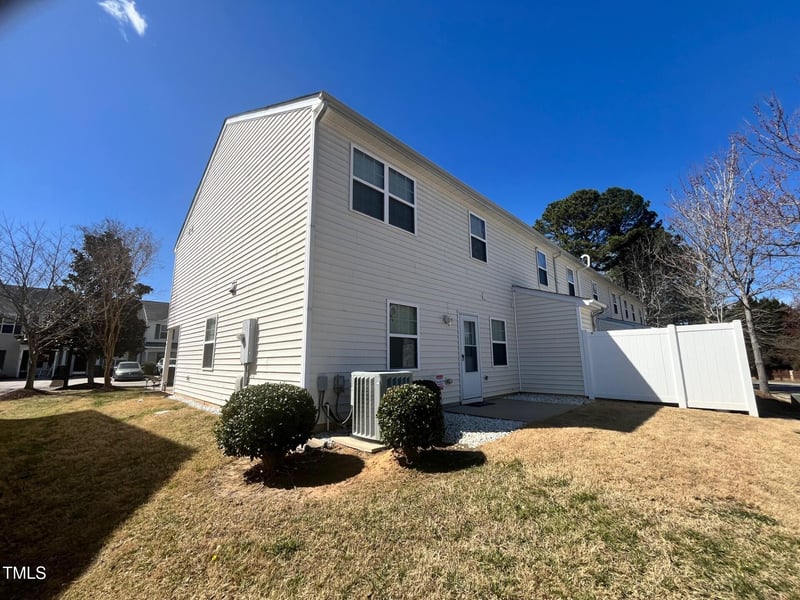 8836 Thornton Garden Ln, Raleigh, NC 27616