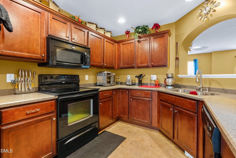 8840 Thornton Town Pl, Raleigh, NC 27616