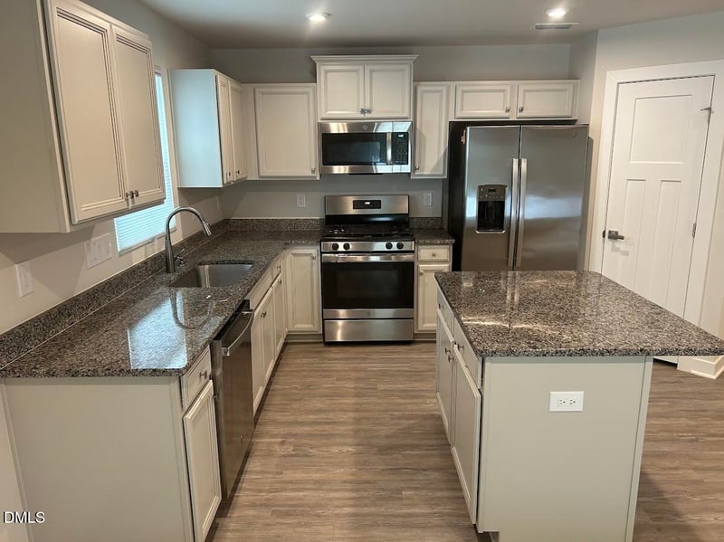 8841 Kenridge Ln, Fuquay Varina, NC 27526