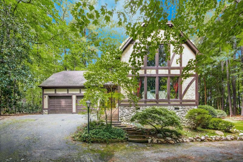 8841 Woodyhill Rd, Raleigh, NC 27613