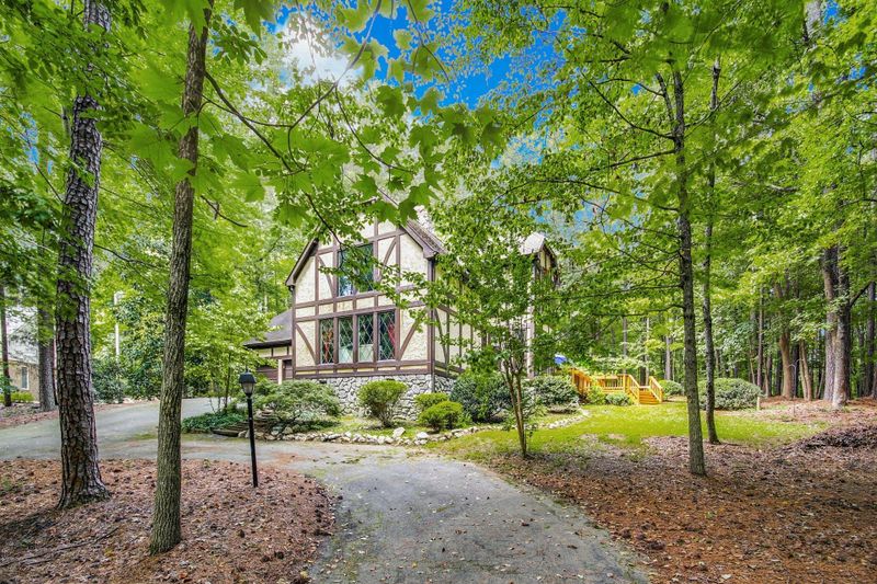 8841 Woodyhill Rd, Raleigh, NC 27613