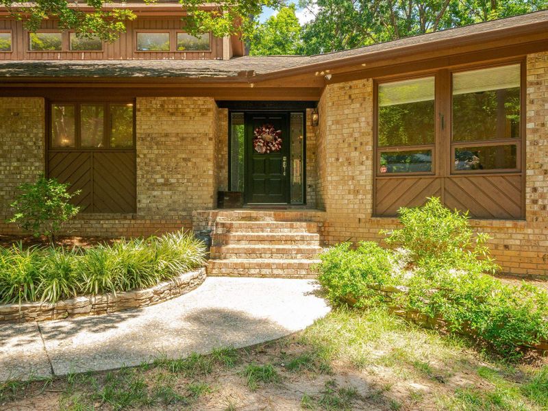 8853 Woodyhill Rd, Raleigh, NC 27613