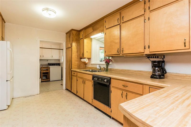8854 Chapel Hill Rd, Cary, NC 27511