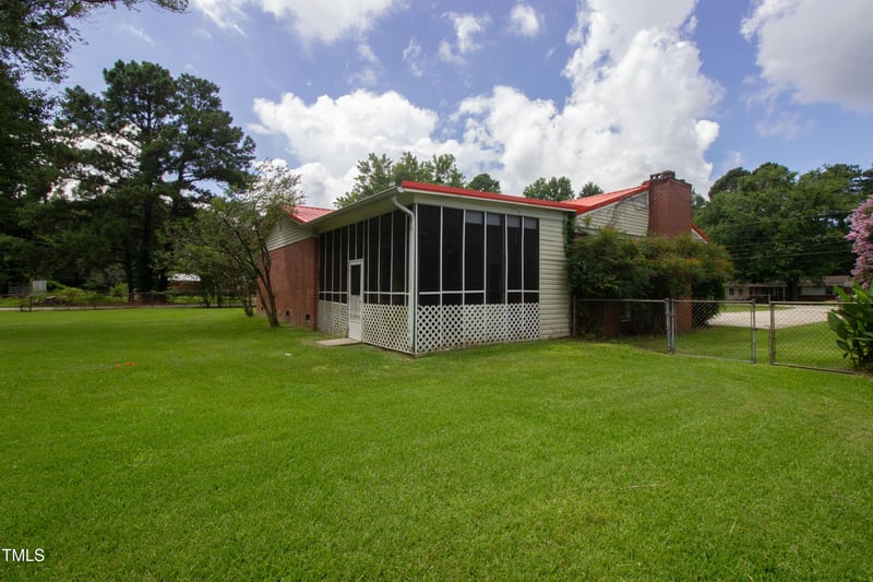 887 71st School Rd, Fayetteville, NC 28314