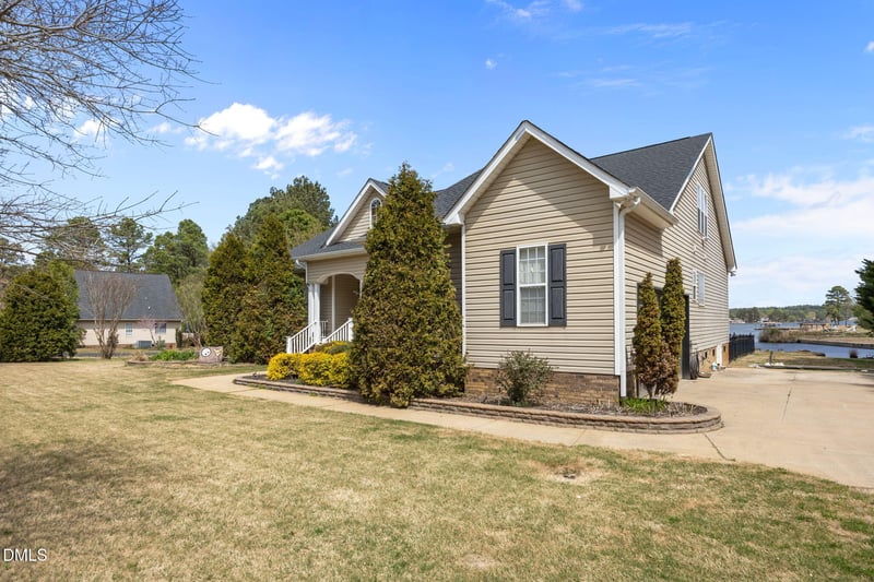 887 Coachman Way, Sanford, NC 27332