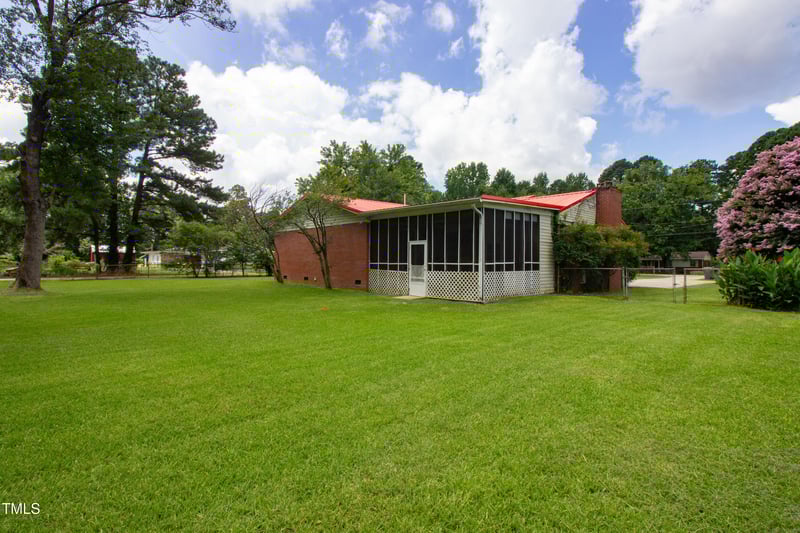 887 Seventy First School Rd, Fayetteville, NC 28314