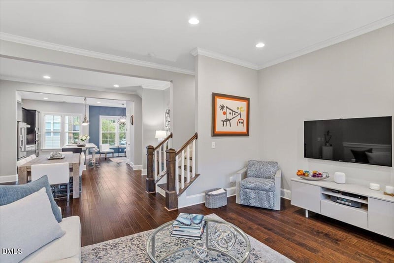 887 Wake Towne Dr, Raleigh, NC 27609