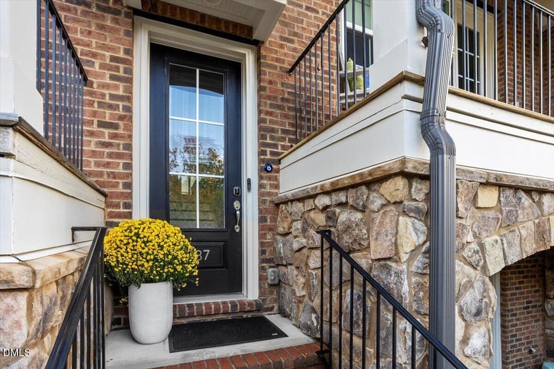 887 Wake Towne Dr, Raleigh, NC 27609