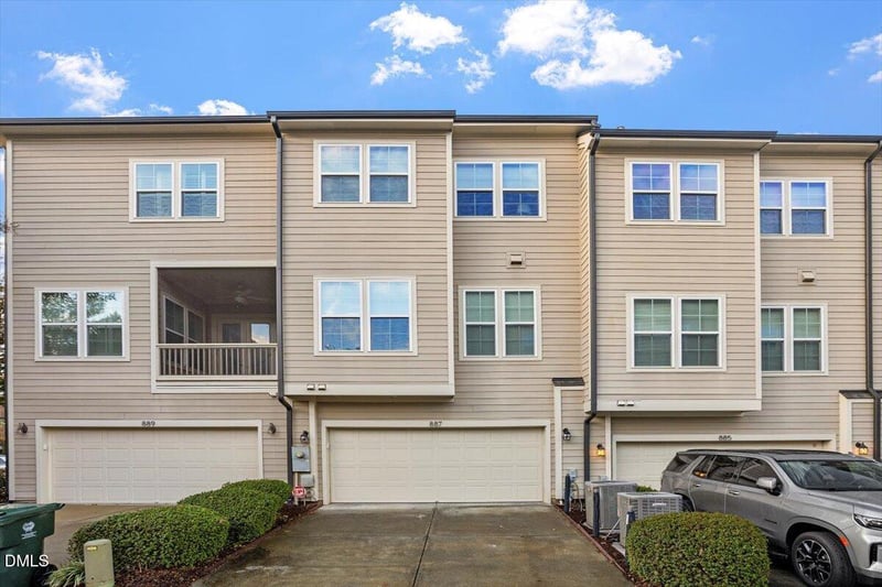 887 Wake Towne Dr, Raleigh, NC 27609