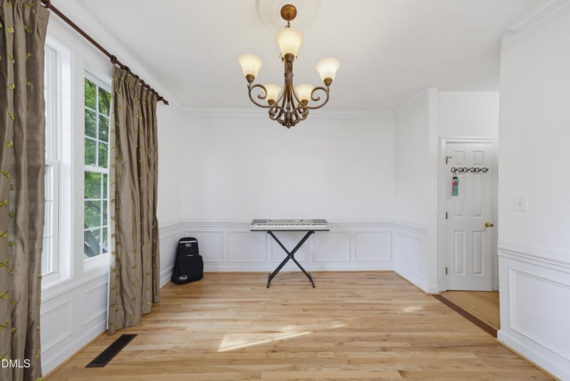 8901 Castleton Ln, Raleigh, NC 27615