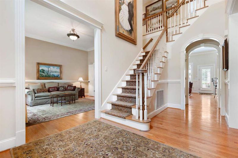 8904 Barleymoor Dr, Raleigh, NC 27615