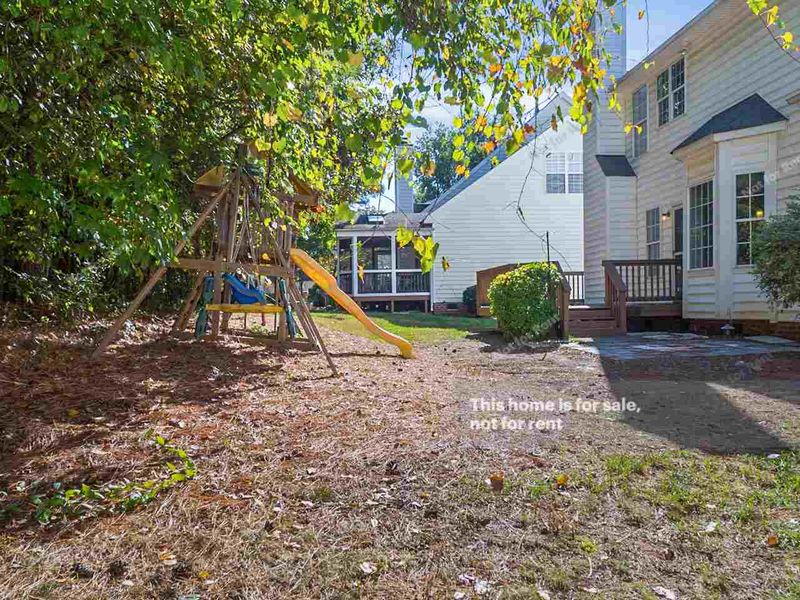 8904 Blakehurst Dr, Raleigh, NC 27617