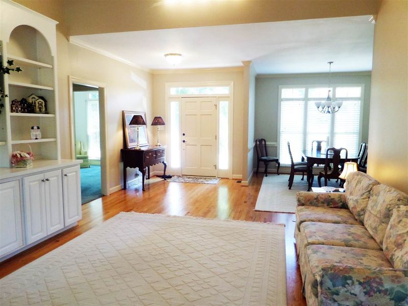 8904 Willow Trace Ct, Apex, NC 27539