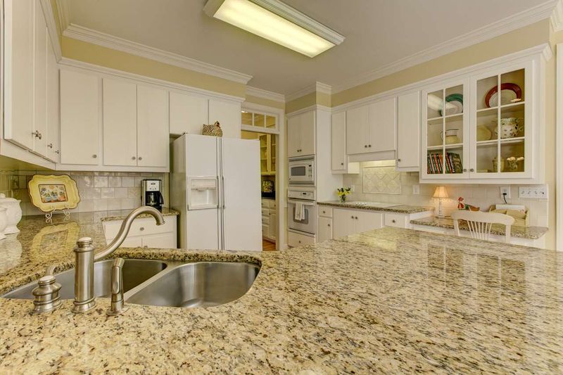 8908 White Ash Ct, Raleigh, NC 27615