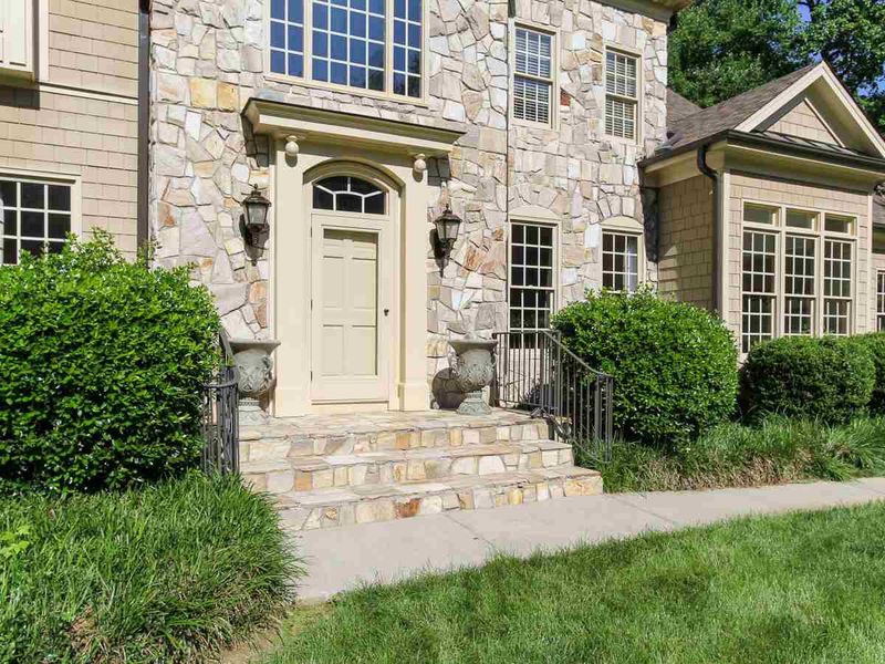 8909 Hometown Dr, Raleigh, NC 27615