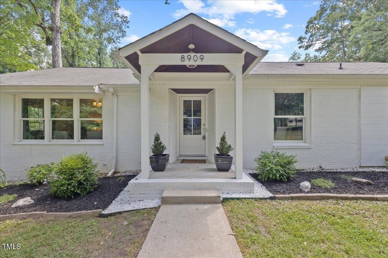 8909 Hunting Trl, Raleigh, NC 27613