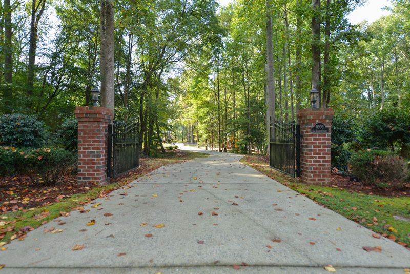 8909 Old Cascade Dr, Garner, NC 27529