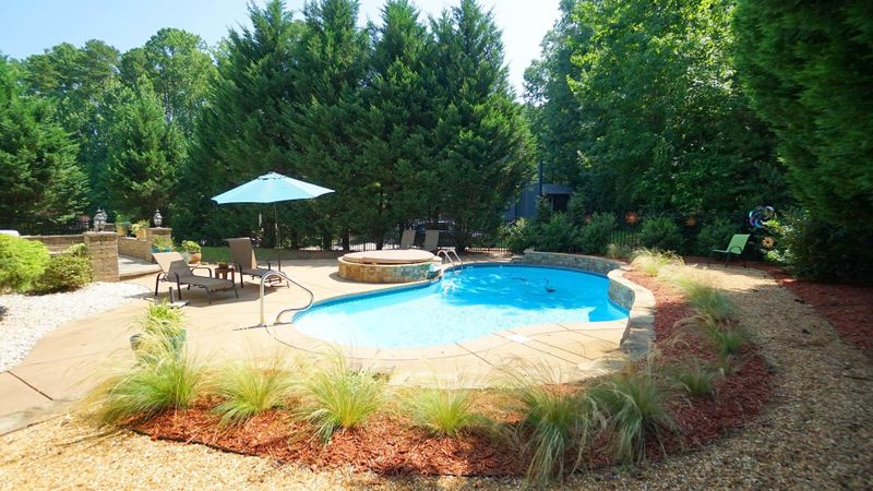 8911 Scotch Castle Dr, Raleigh, NC 27612