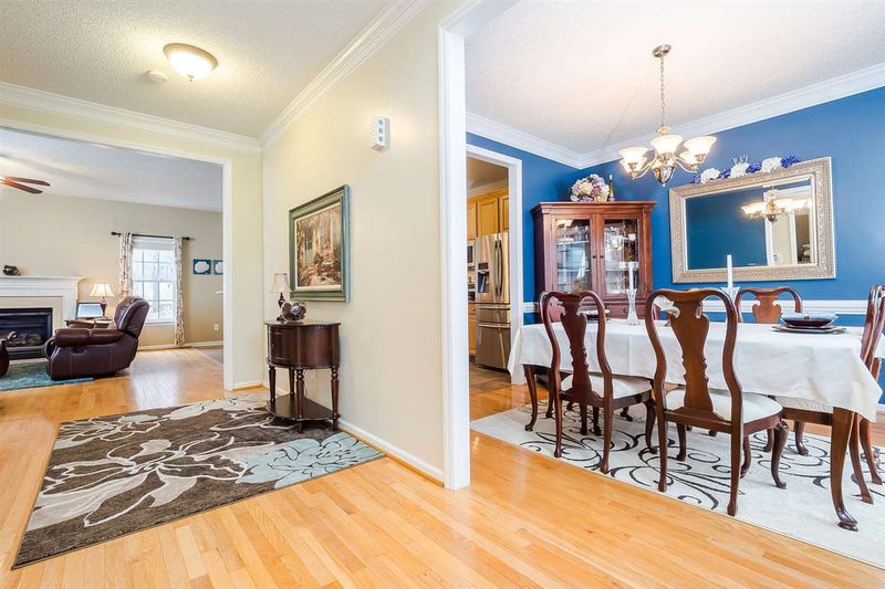 8917 Erinsbrook Dr, Raleigh, NC 27617