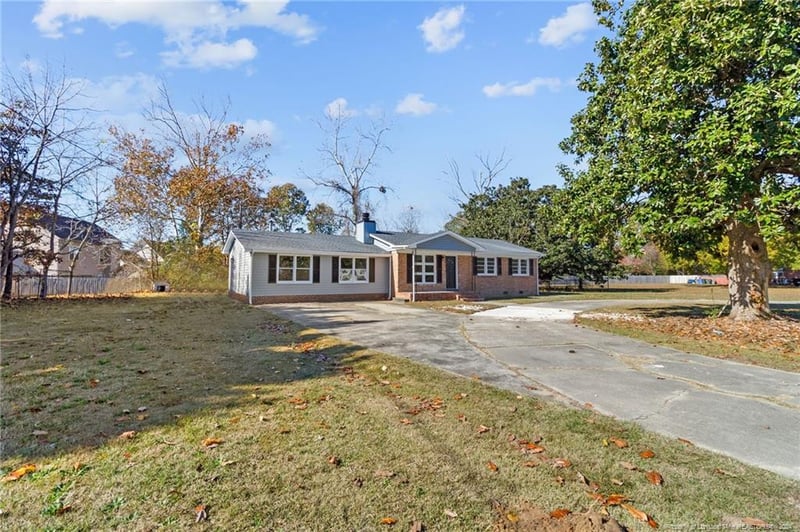 8956 Cliffdale Rd, Fayetteville, NC 28314