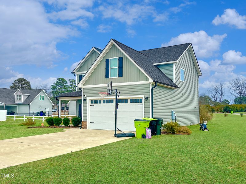897 W Main St, Benson, NC 27504