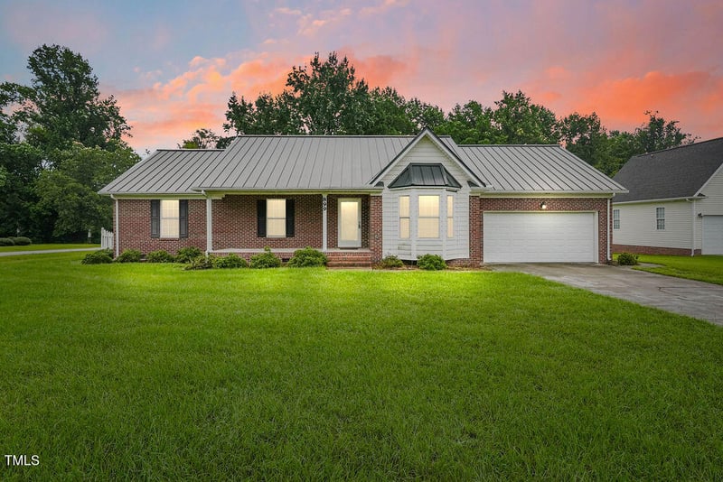 899 Core Rd, Dunn, NC 28334