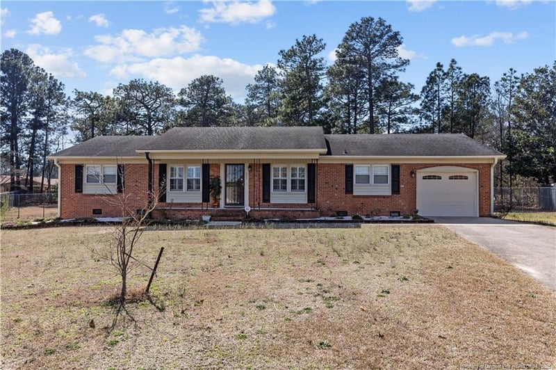 899 De Paul Dr, Fayetteville, NC 28311