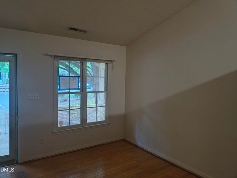 9 Crystal Oaks Ct, Durham, NC 27707