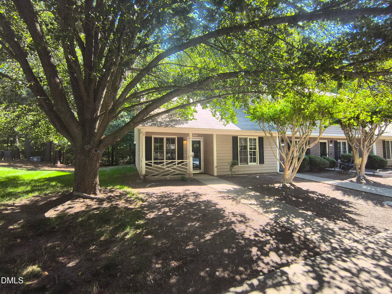 9 Crystal Oaks Ct, Durham, NC 27707