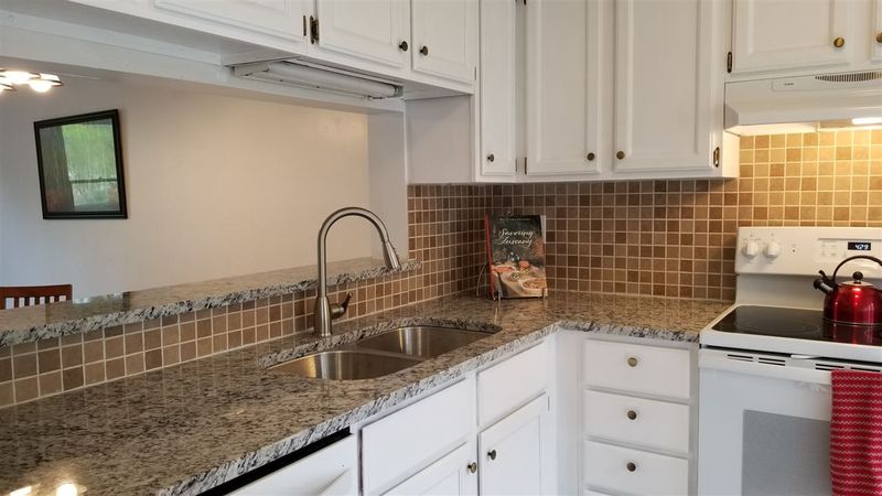 9 Georgetown Ct, Durham, NC 27705