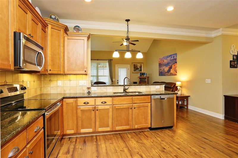 9 Hawthorne Ln, Youngsville, NC 27596